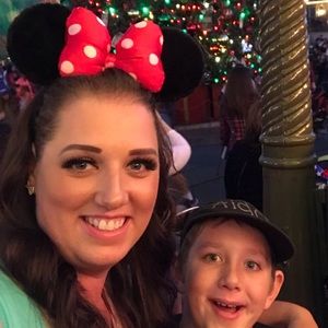 Meet your Posher, Leslie